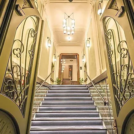 Liebeskind Boutique Old Town 4*