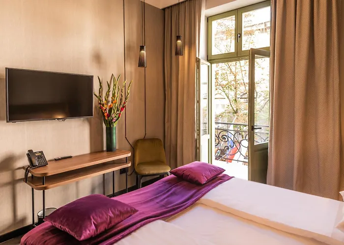 Liebeskind Boutique Old Town 4*